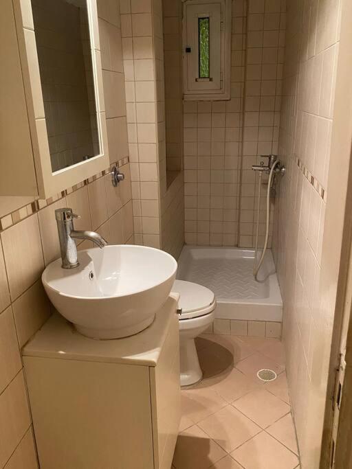 Cute 2bdrm In Salonica Center